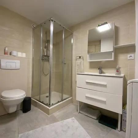 Апартаменты T2 Spacieux Et Lumineux Centre *